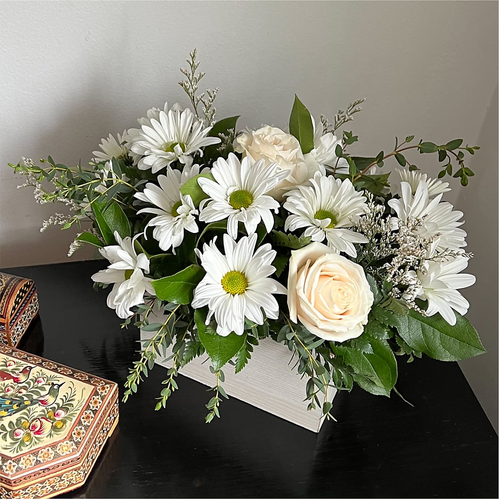 Fresh Linen Box Bouquet – East City Flower Shop, Peterborough ON